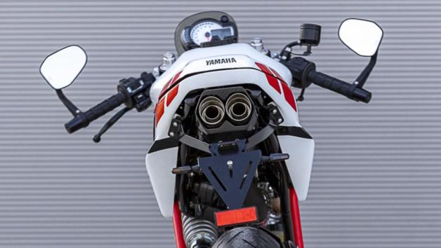 Ασυνήθιστο μπροστινό σύστημα σε custom μοτοσυκλέτα Yamaha 