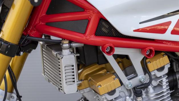 Ασυνήθιστο μπροστινό σύστημα σε custom μοτοσυκλέτα Yamaha 