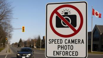 Καναδική πόλη καταργεί τις κάμερες ταχύτητας ως «εισπρακτικό μέσο χωρίς αποτέλεσμα» Καναδική πόλη καταργεί τις κάμερες ταχύτητας ως «εισπρακτικό μέσο χωρίς αποτέλεσμα»