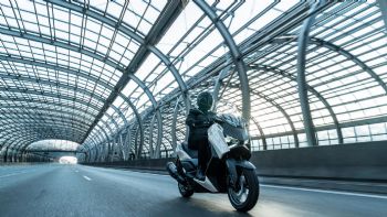 Yamaha XMAX 300 Tech MAX: Δώρο η keyless βαλίτσα αξίας 920 ευρώ Yamaha XMAX 300 Tech MAX: Δώρο η keyless βαλίτσα αξίας 920 ευρώ