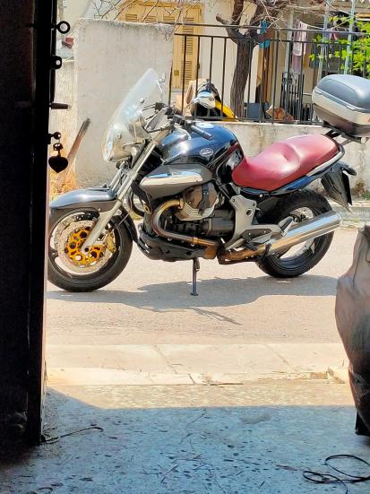 Moto Guzzi  Breva 1100 06