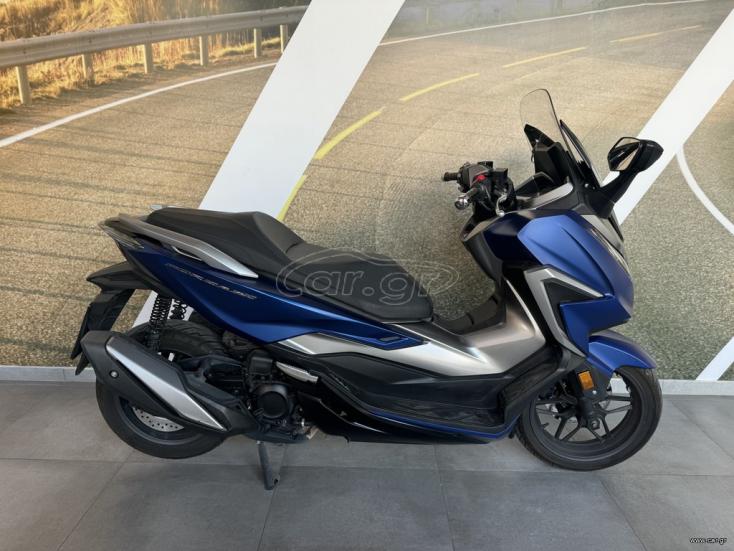 Honda  Forza 350 22