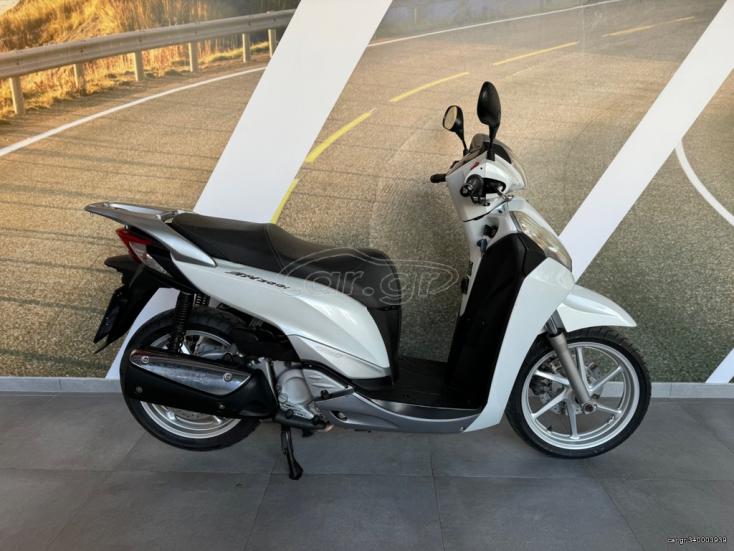 Honda  SH 300 16