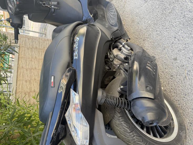 Piaggio  Beverly 300 16