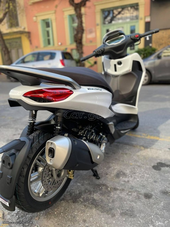 Piaggio Beverly 300i -  2022 - 4 990 EUR Καινούργιες - Μεταχειρισμένες Μοτοσυκλέ