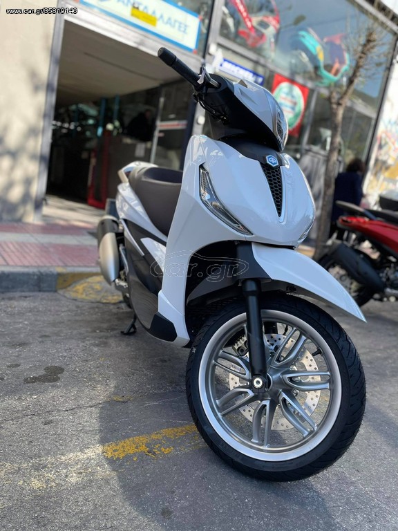 Piaggio Beverly 300i -  2022 - 4 990 EUR Καινούργιες - Μεταχειρισμένες Μοτοσυκλέ