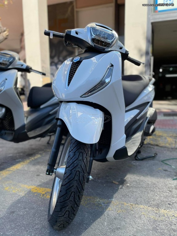 Piaggio Beverly 300i -  2022 - 4 990 EUR Καινούργιες - Μεταχειρισμένες Μοτοσυκλέ