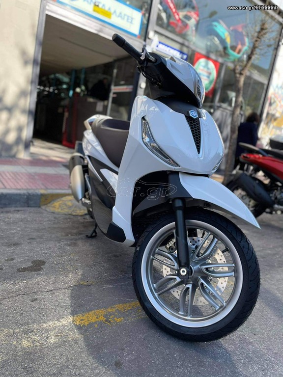 Piaggio Beverly 300 -  2022 - 4 990 EUR Καινούργιες - Μεταχειρισμένες Μοτοσυκλέτ