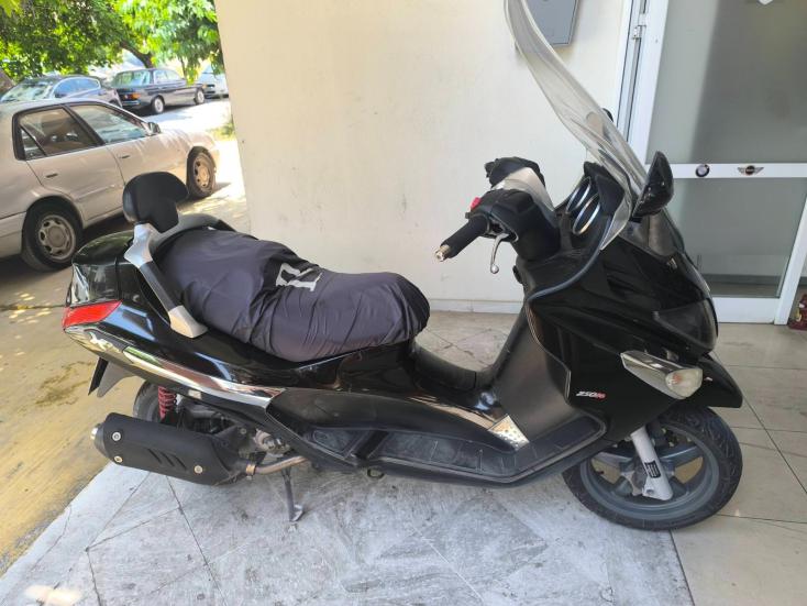 Piaggio  XEvo 250 10