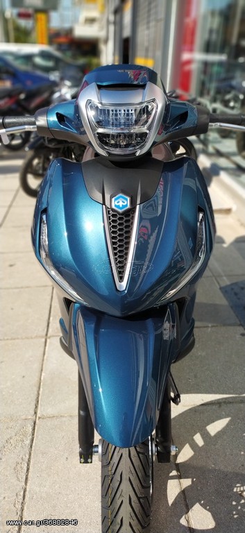 Piaggio Beverly 300i -  2022 - 4 990 EUR Καινούργιες - Μεταχειρισμένες Μοτοσυκλέ