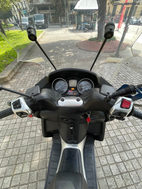 Piaggio MP3 400 -  2008 - 1 990 EUR Καινούργιες - Μεταχειρισμένες Μοτοσυκλέτες