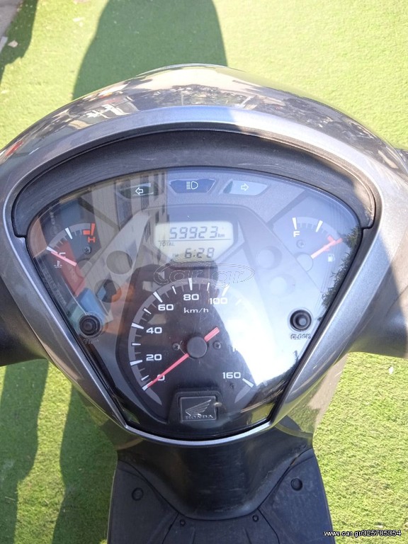 Honda SH 150 -  2015 - 2 400 EUR Καινούργιες - Μεταχειρισμένες Μοτοσυκλέτες