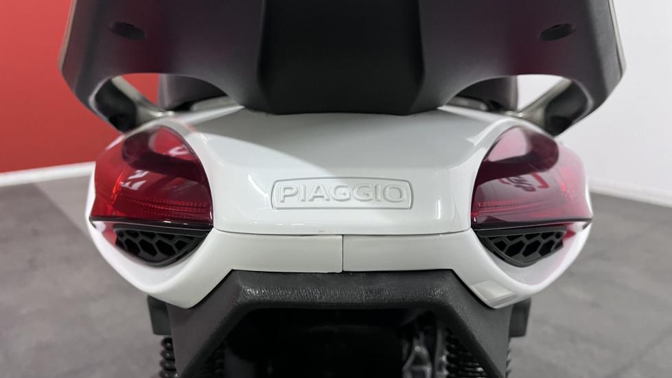 Piaggio Beverly 300 -  2021 - 4 600 EUR Καινούργιες - Μεταχειρισμένες Μοτοσυκλέτ