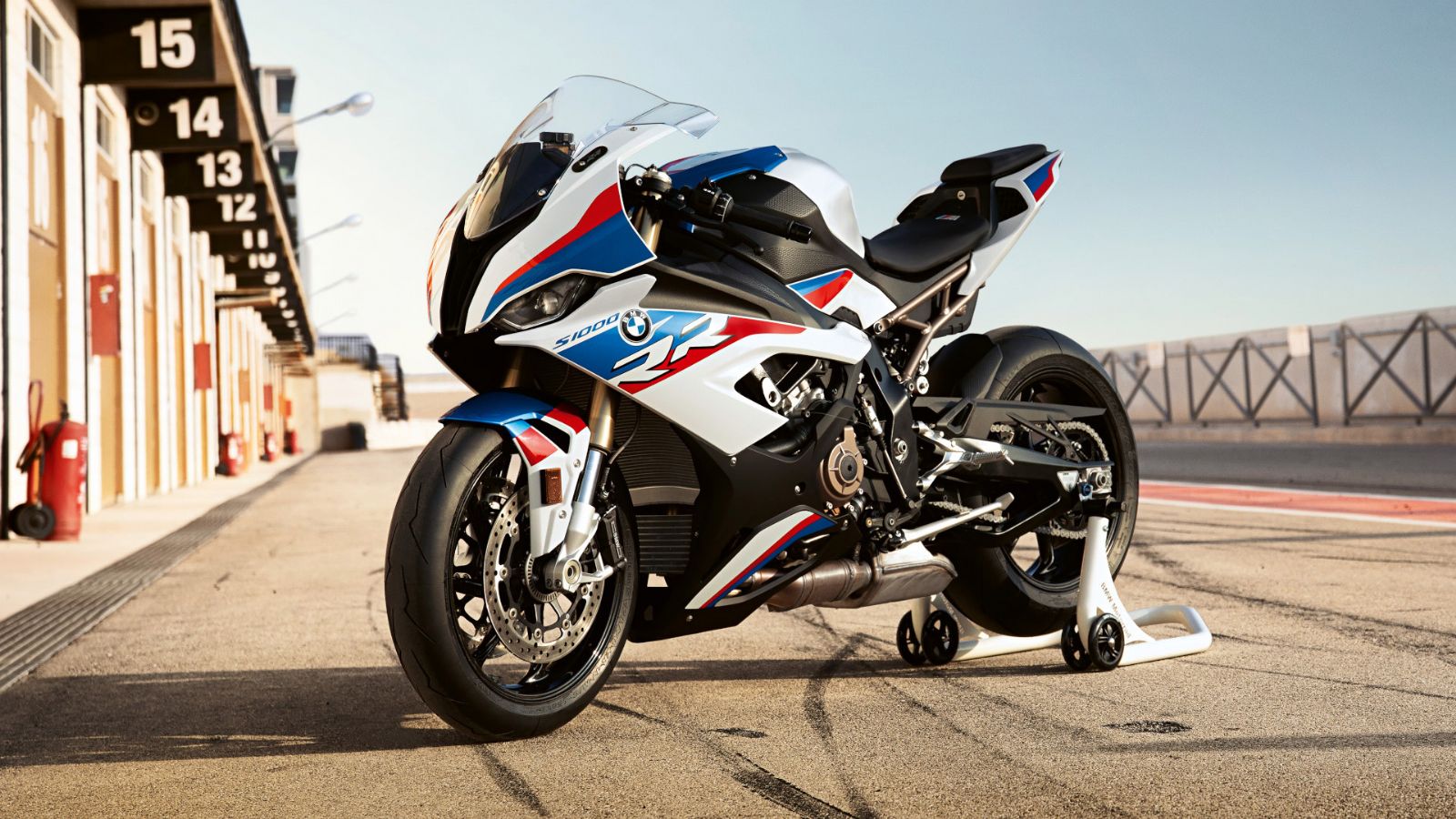 Η πιο σύγχρονη τεχνολογία που χρησιμοποιεί η BMW χρειάζεται και την ανάλογη εξειδίκευση.