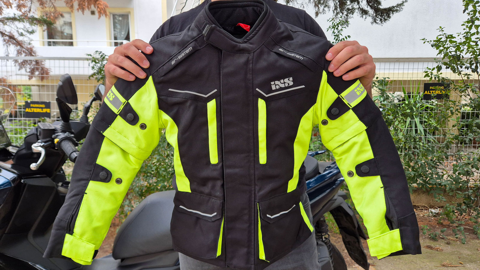 To IXS Tour Kids 1.0, είναι ένα εξαιρετικό παιδικό μπουφάν με υψηλή ποιότητα κατασκευής, που προσφέρει κορυφαία προστασία.