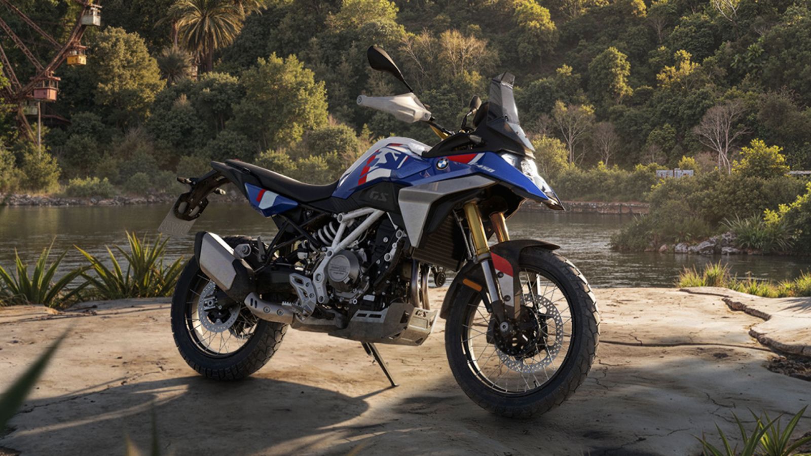 Στην καρδιά της F 450 GS βρίσκεται ένας νέος δικύλινδρος κινητήρας 420 κ.εκ., προδιαγραφών Euro5+, που αποδίδει 48 ίππους στις 8.750 σ.α.λ. και 43 Nm