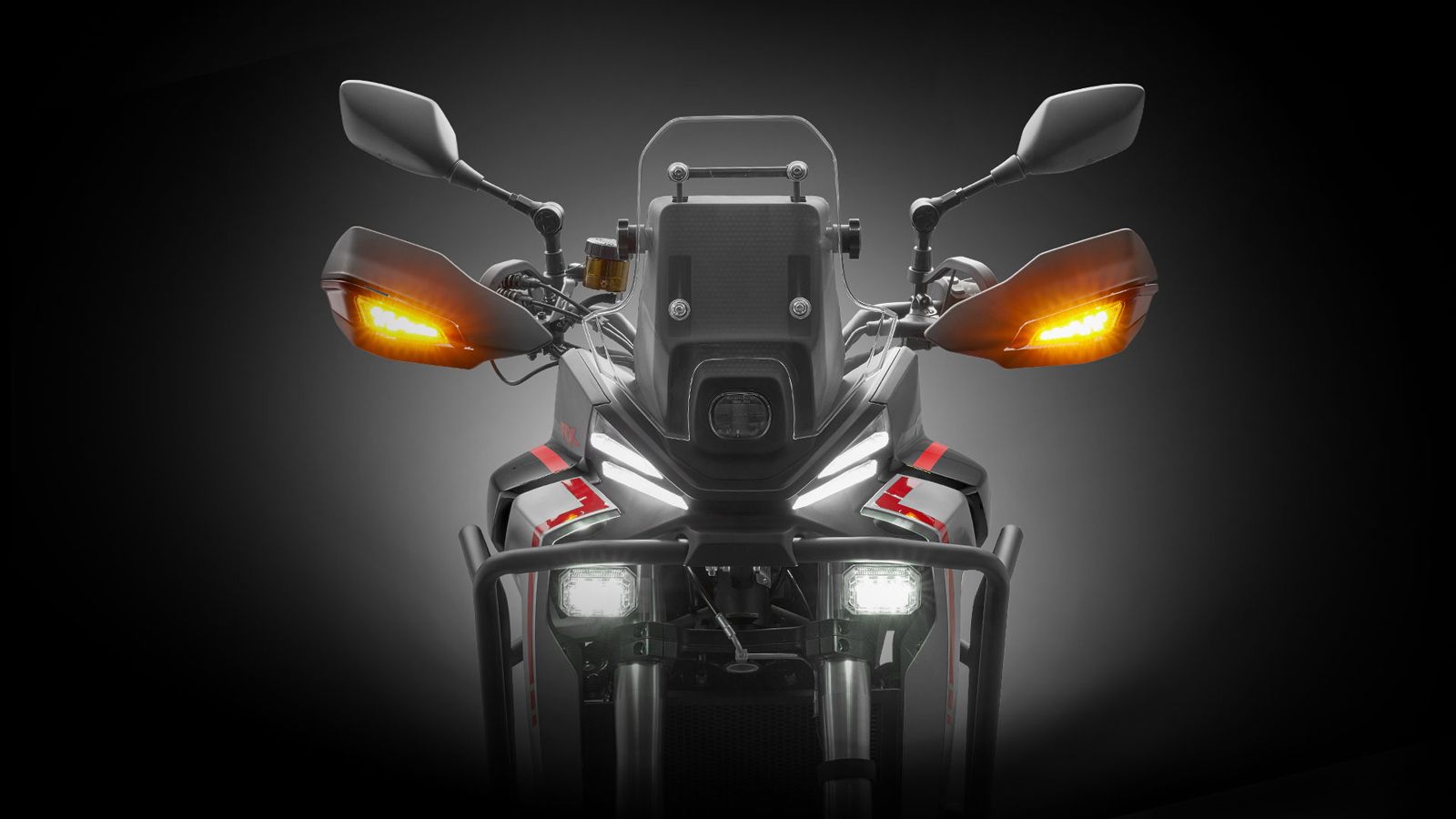 Στην καρδιά της QJMOTOR SRT 450RX βρίσκεται ένας σύγχρονος εν σειρά δικύλινδρος κινητήρας, ο οποίος αποδίδει 47 ίππους στις 9.500 σ.α.λ. και ροπή 4,2