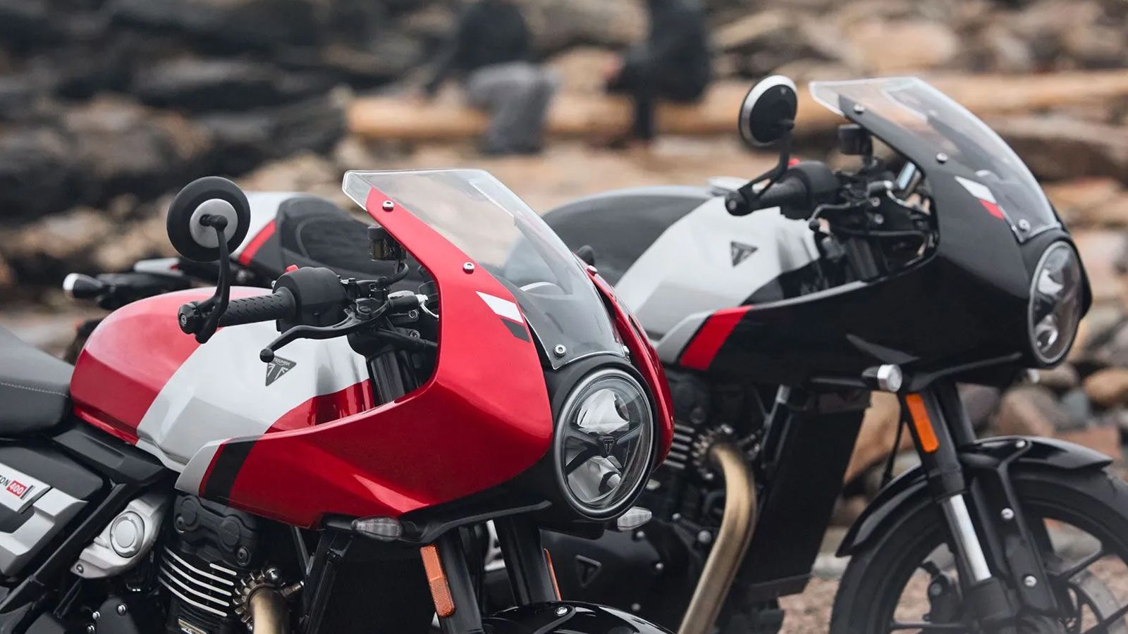 Η Tracker 400 αντλεί έμπνευση από τον κόσμο του flat track, δίνοντας έμφαση στην απλότητα και την ευελιξία, ενώ η Thruxton 400 επαναφέρει το θρυλικό c