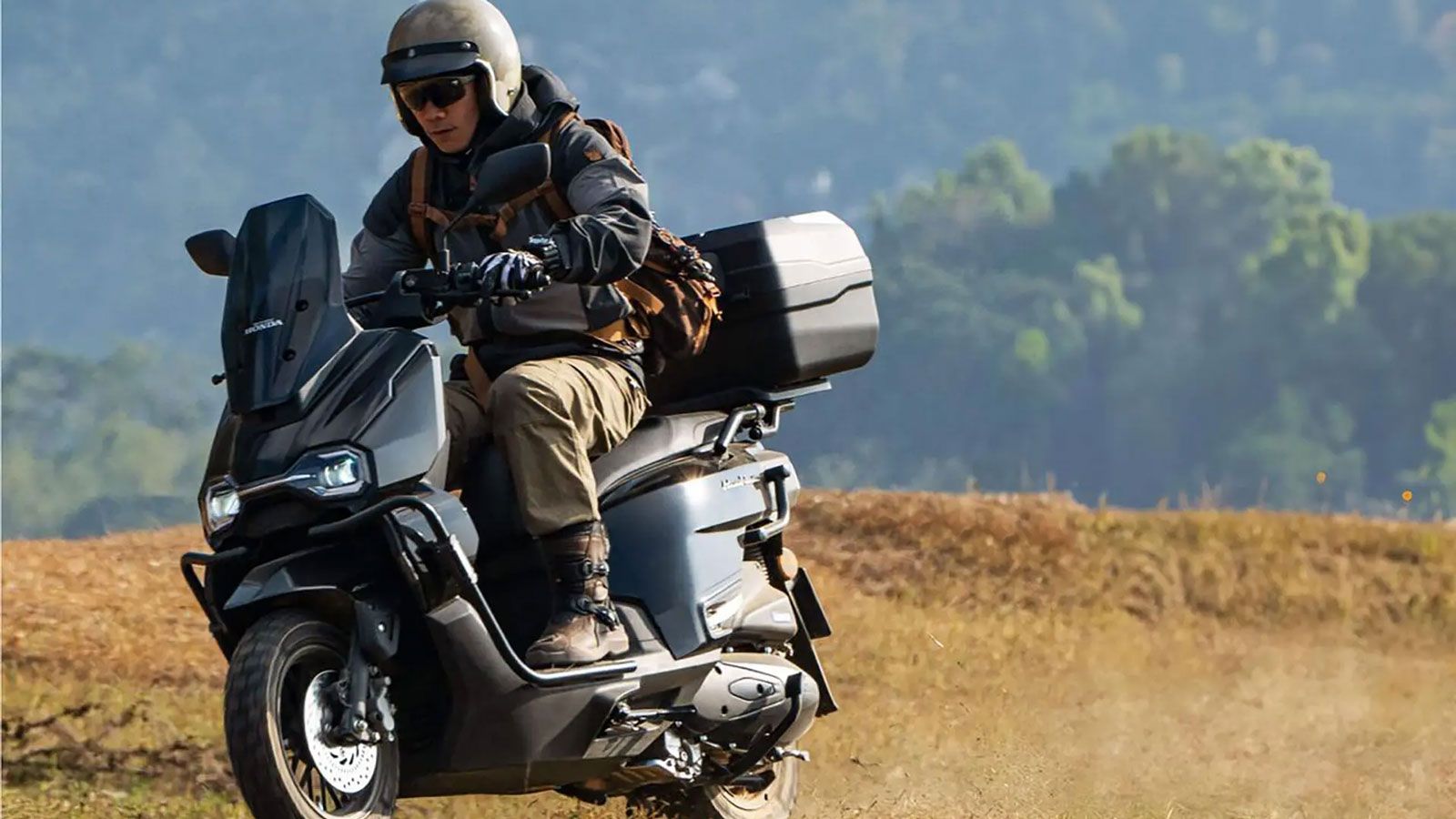 Adventure εμφάνιση εμπνευσμένη από το Honda ADV και κινητήρας από το PCX
