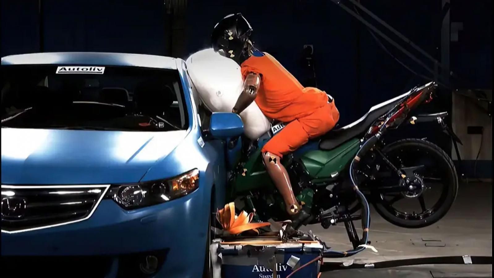 Το νέο σύστημα της Autoliv προστατεύει κεφάλι και σώμα – Έρχεται επανάσταση στην ασφάλεια