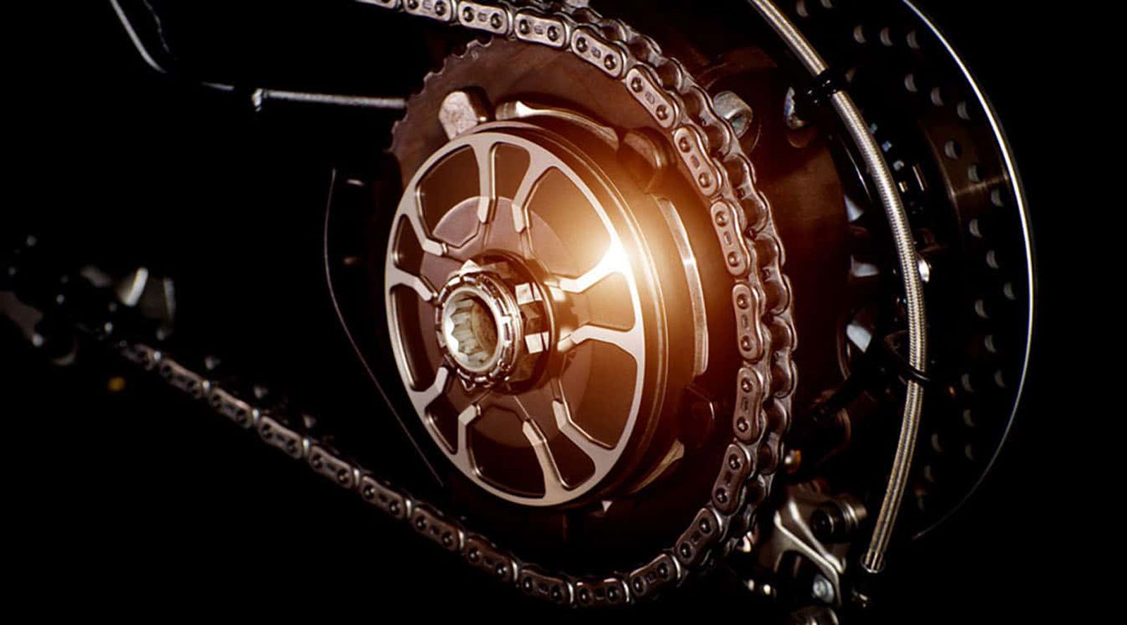 4 βήματα που χαρίζουν μακροζωία στην αλυσίδα της μοτοσυκλέτας σου