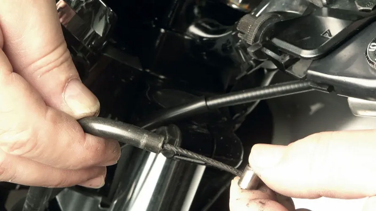 Σπάει η ντίζα συμπλέκτη; Τι κάνεις στον δρόμο και πώς την αλλάζεις