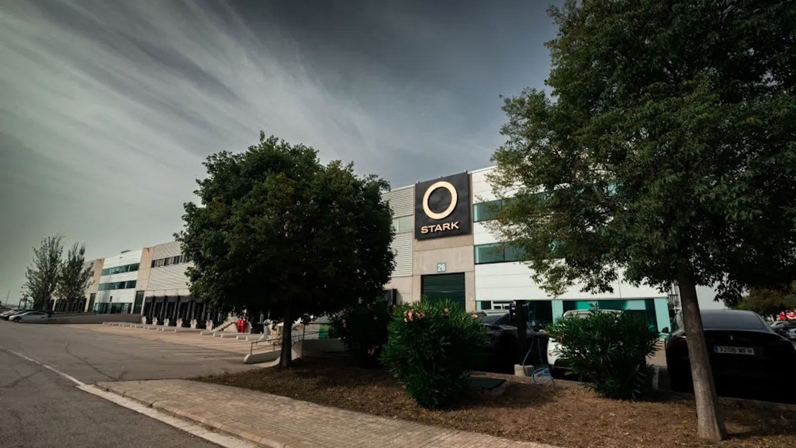 Stark Future εργοστάσιο. Τριπλασίασε τις πωλήσεις και ρίχνει 36 εκατ. ευρώ στις street ηλεκτρικές μοτοσυκλέτες