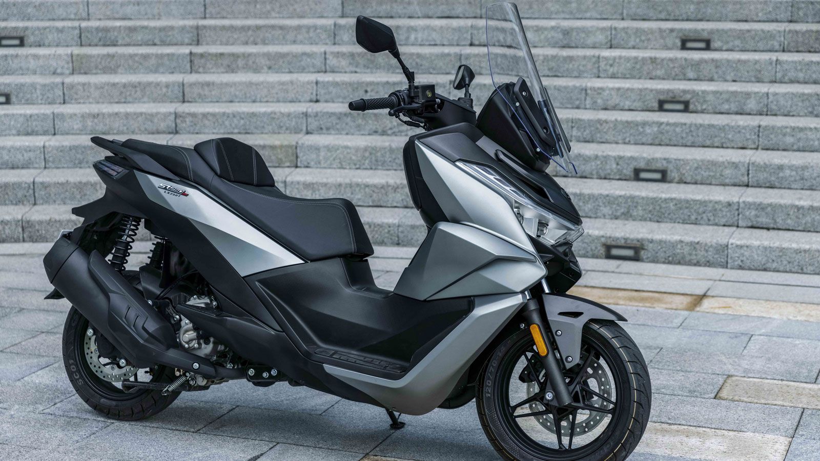 Τρία scooter της σειράς SR αποκτούν νέο, χαμηλότερο κόστος αγοράς