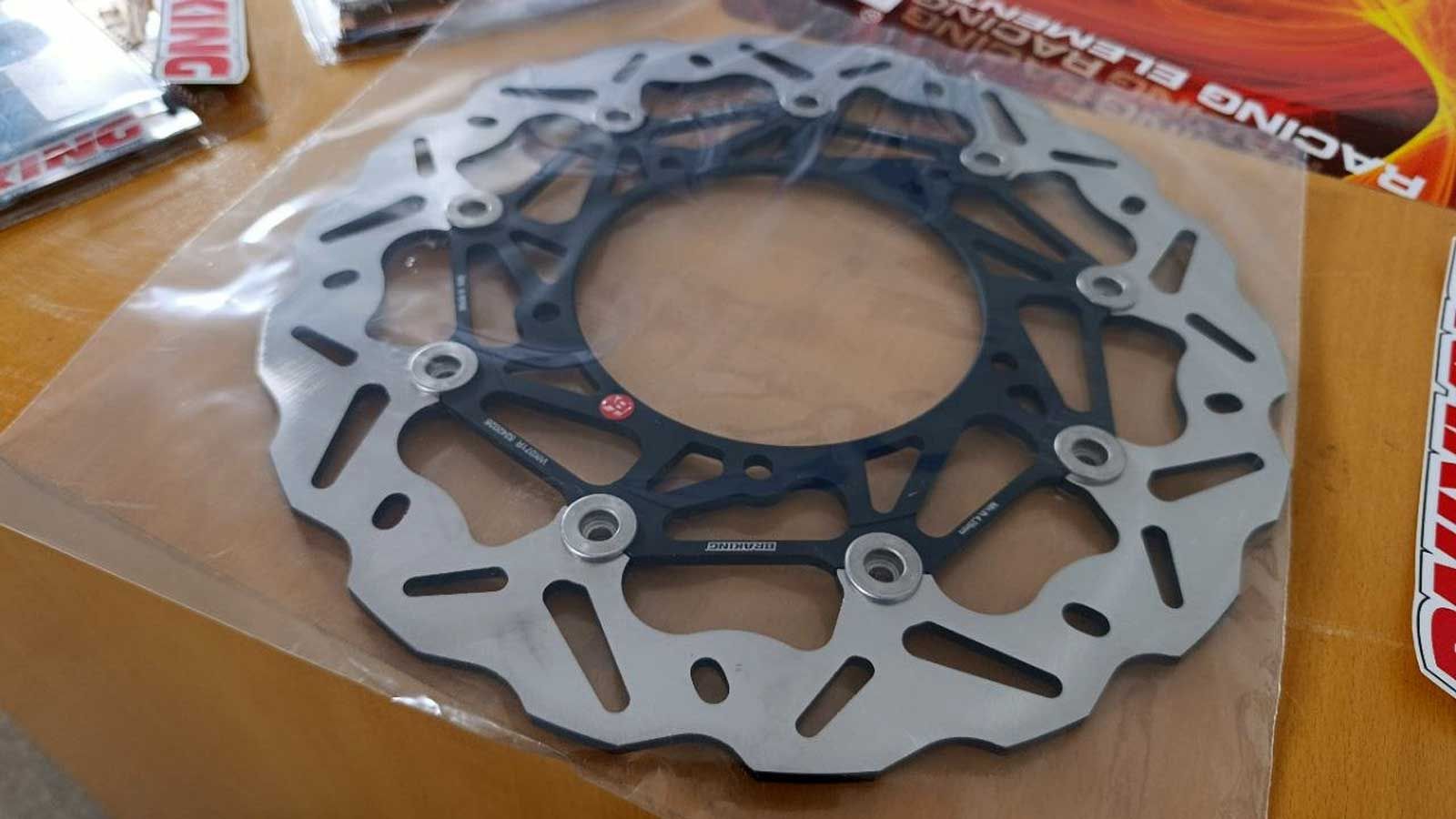 Kit με oversized δισκόπλακες από την Braking για Yamaha MT-09/Tracer 09(OKWK1)