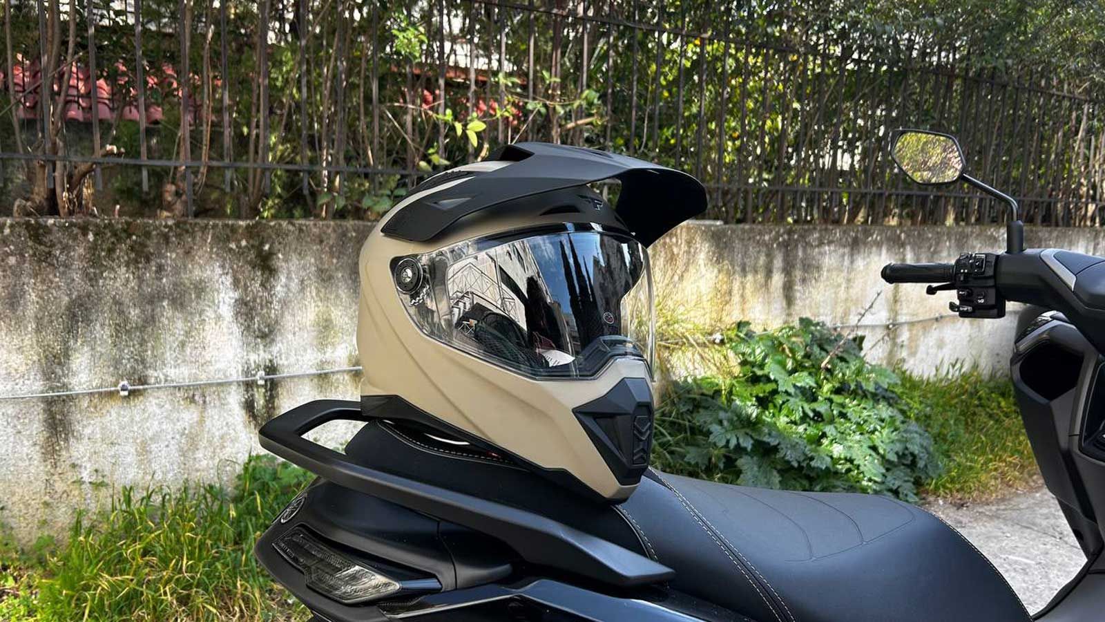 To Adventure κράνος FSD 805 από την εταιρεία Faseed.