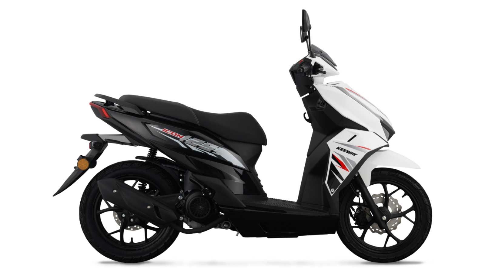 Το Keeway Icon 125S υιοθετεί μια μοντέρνα σχεδιαστική γραμμή με καθαρές επιφάνειες και δυναμικά στοιχεία.