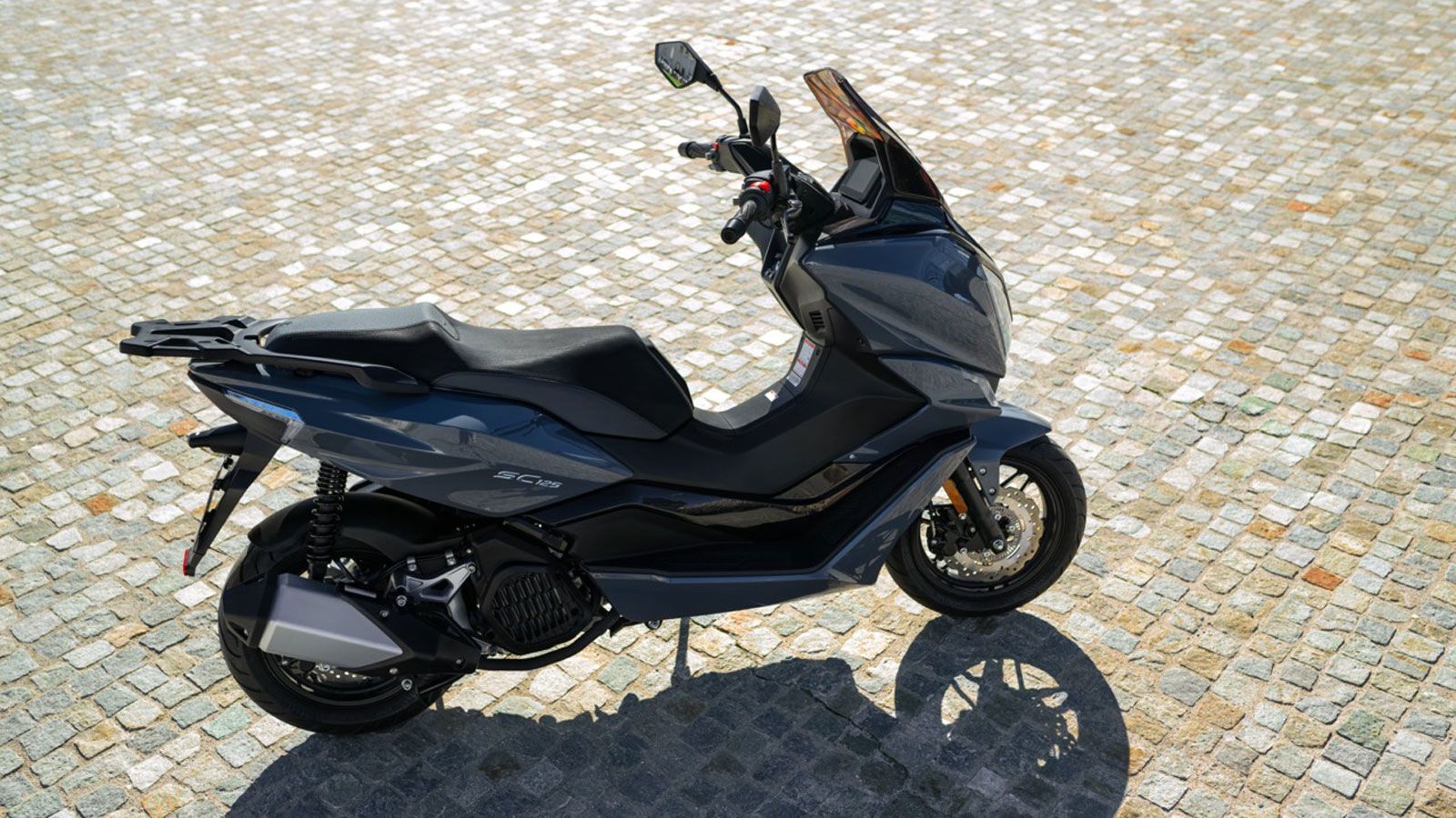 Το πιο προσιτό mini GT scooter με ABS και TCS - Στα 2.399 ευρώ