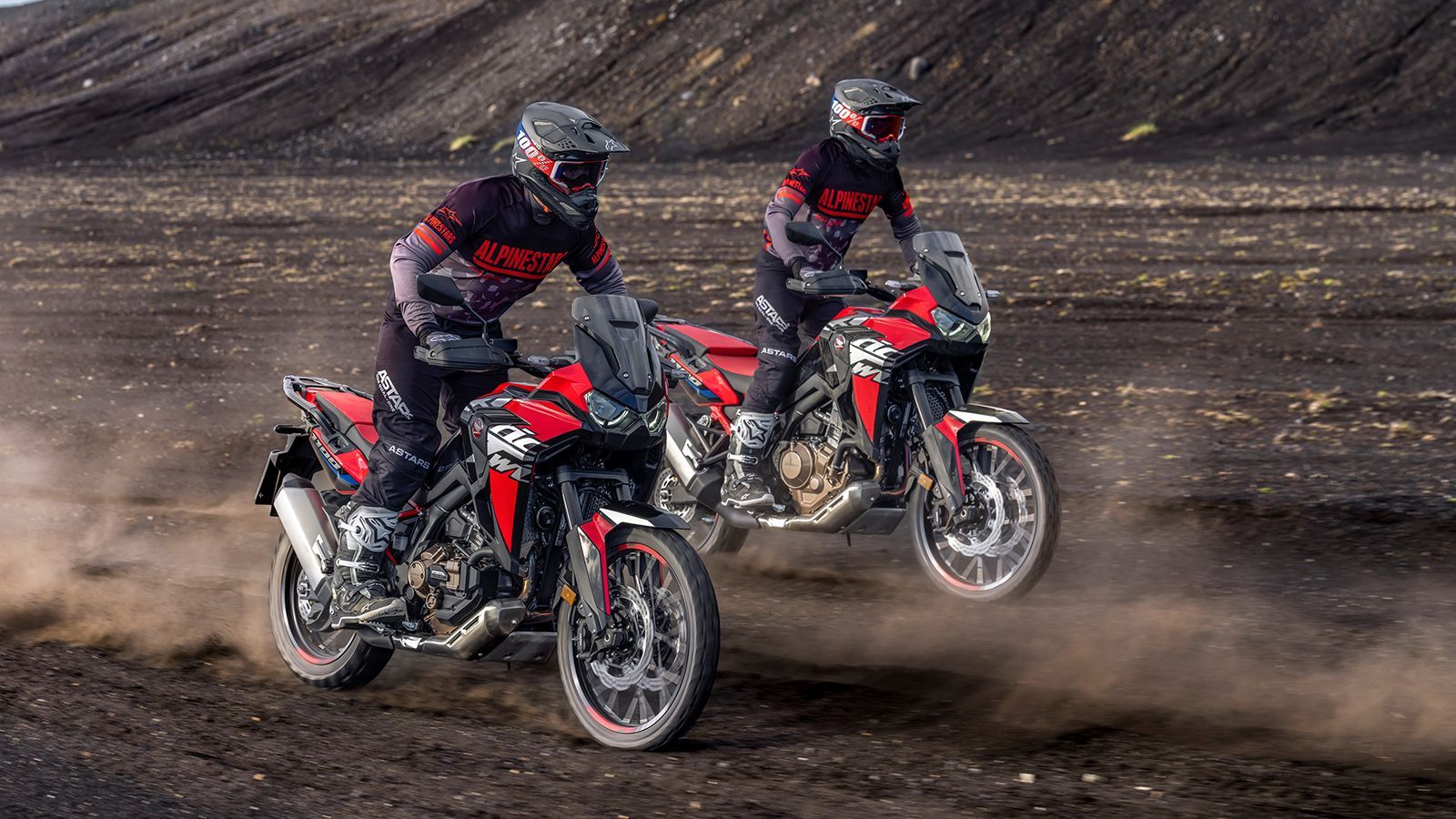 BMW f800gs и Honda Africa Twin рядом