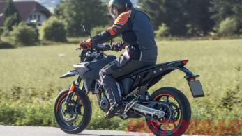 KTM:   SuperMotard 390 SMC R  