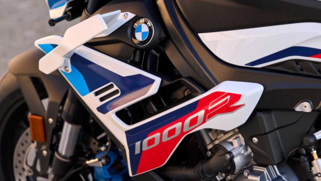 Νέες BMW M 1000 RR και M 1000 R: Τίγκα στο ανθρακόνημα 