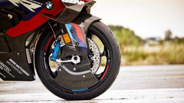 Νέες BMW M 1000 RR και M 1000 R: Τίγκα στο ανθρακόνημα 