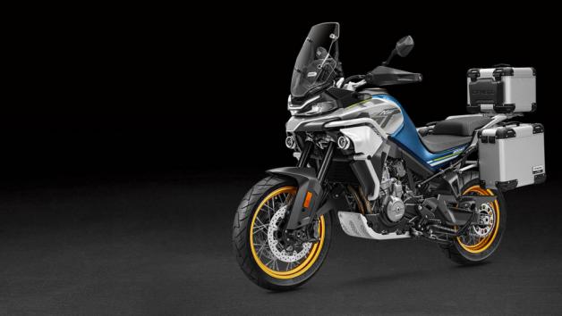 CFMOTO 800MT Touring από 9.990 ευρώ με δώρο πλαϊνές βαλίτσες και T-Box. 