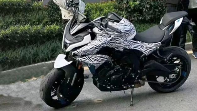 Εντοπίστηκε γυμνό μοντέλο της CFMOTO με τον τρικύλινδρο 675cc 