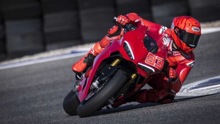 Εντυπωσιακή η πρώτη δοκιμή του Marc Marquez με τη Νέα Ducati Panigale V2 