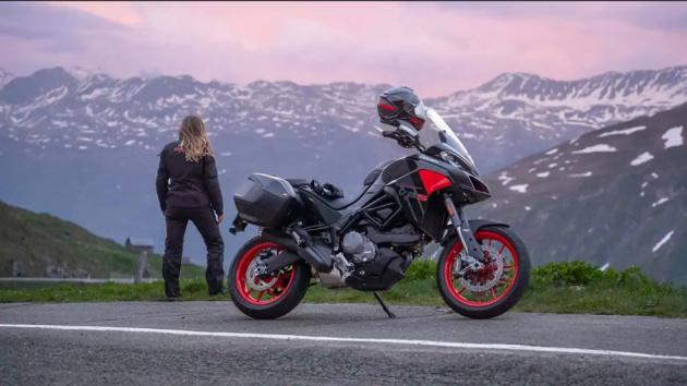 Ducati Multistrada V2 S: Σε νέα απόχρωση μαύρου και γκρι  