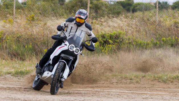 Ducati Desert-X: Ο νέος L2 βάζει «φωτιά» στη διασκέδαση με 110 ίππους 