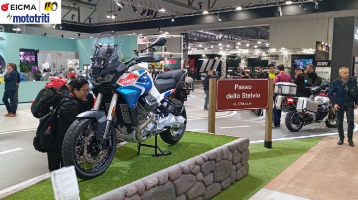 EICMA 2024: Moto Guzzi V100 Mandello και Stelvio 