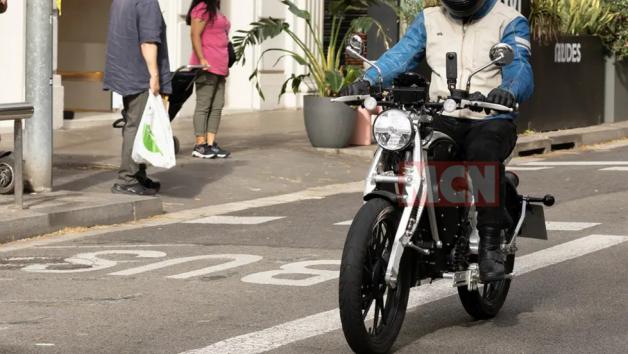 Κατασκοπικές φωτογραφίες της ηλεκτρικής Royal Enfield 