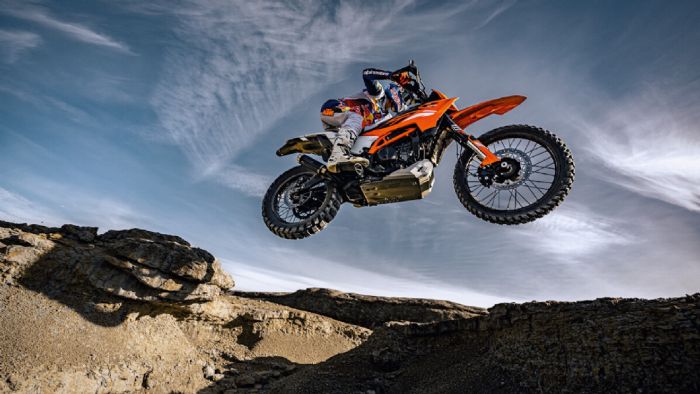 KTM 125-390 Enduro R 2025: Αναβαθμίσεις σε κινητήρα, πλαίσιο και αναρτήσεις 