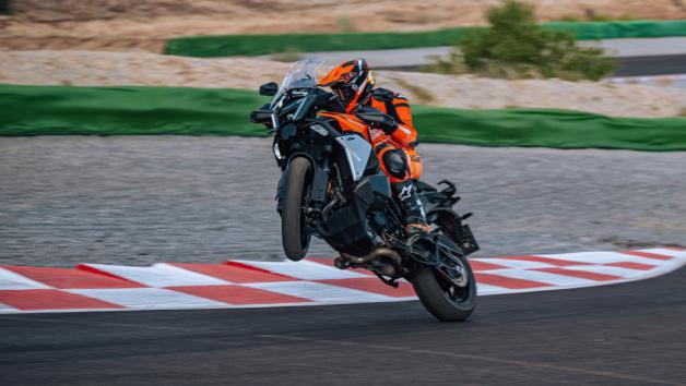 KTM 1390 Super Adventure S Evo: 173 άλογα με ημι-ενεργητικές και αυτόματο κιβώτιο! 