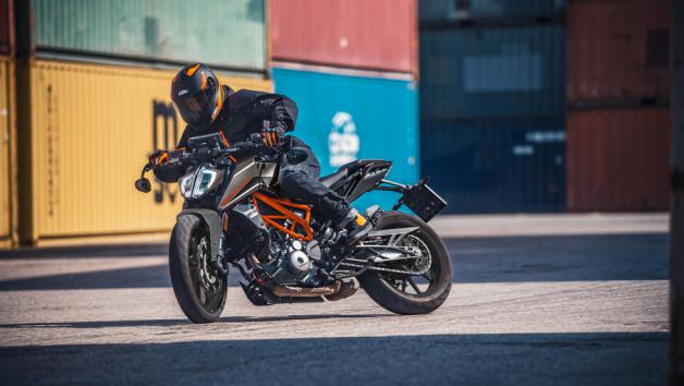 Δώρο το Quickshifter στα 390 Duke και τα πλαϊνά κάγκελα στα 390 Adventure του `23 