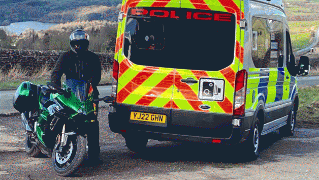 Αστυνομία Αγγλίας: Με Kawasaki Ninja H2 SX 200 ίππων οι καταδιώξεις 