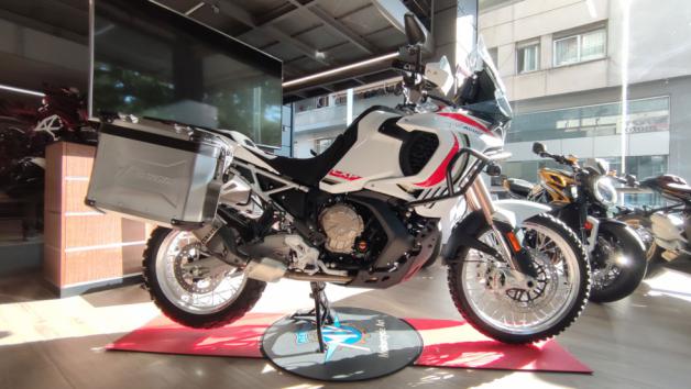 Παρουσιάστηκε η MV Enduro Veloce σε ένα Event που διοργάνωσε η MV Agusta Greece 