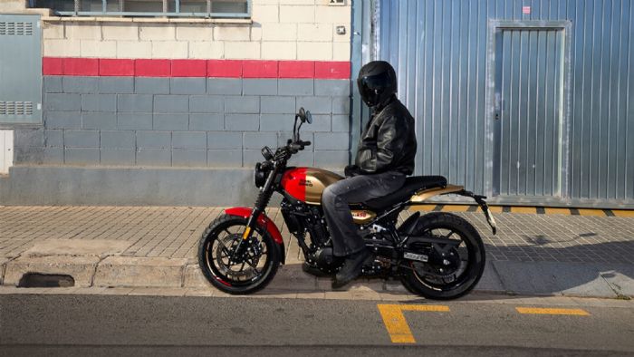 Royal Enfield Guerilla 450: Ρετρό scrambler με πολύ χαμηλή κατανάλωση και τα καλύτερα φρένα 