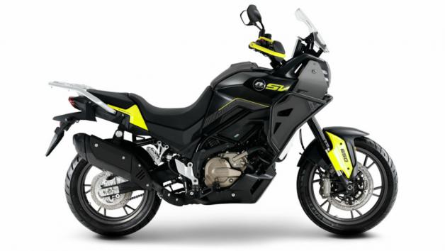 QJMOTOR SVT 650: Με V2 κινητήρα και πλούσιο εξοπλισμό.  